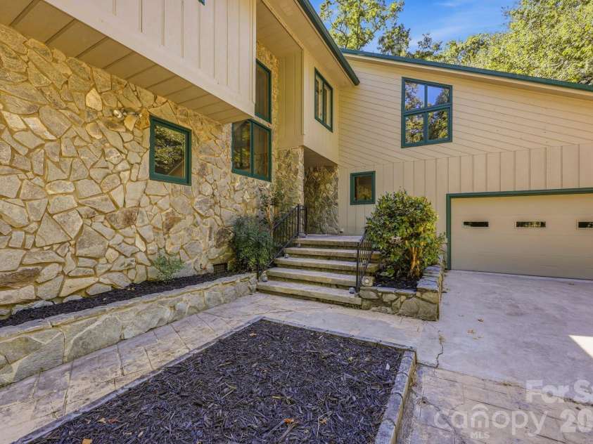 124 Moss Hill Lane, Lake Lure, NC 28746.  MLS# CAR4429625, YatesRealty ID 53837. 