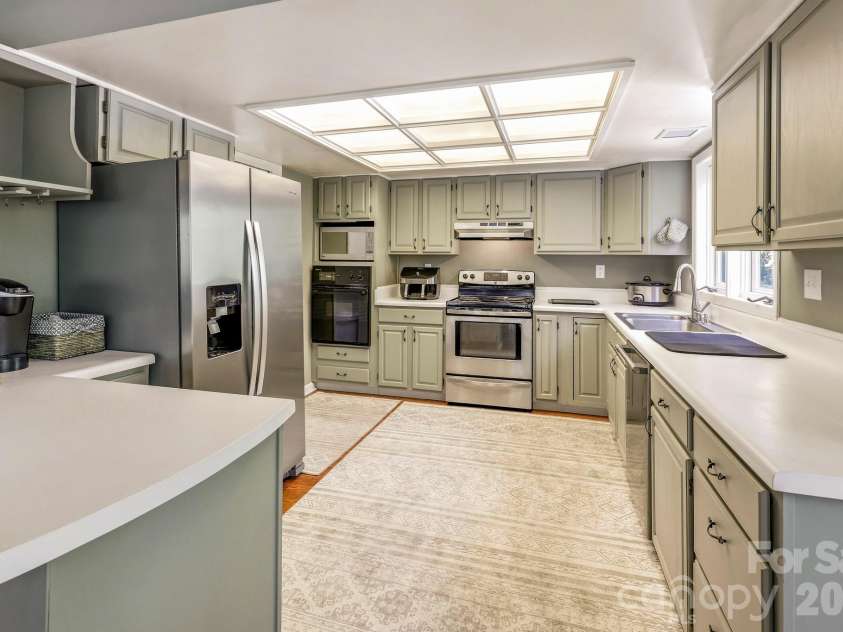 124 Moss Hill Lane, Lake Lure, NC 28746.  MLS# CAR4429625, YatesRealty ID 53837. 