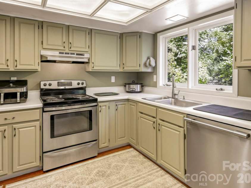 124 Moss Hill Lane, Lake Lure, NC 28746.  MLS# CAR4429625, YatesRealty ID 53837. 