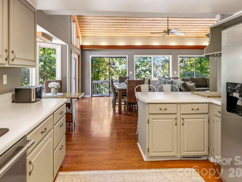 124 Moss Hill Lane, Lake Lure, NC 28746.  MLS# CAR4429625, YatesRealty ID 53837. 