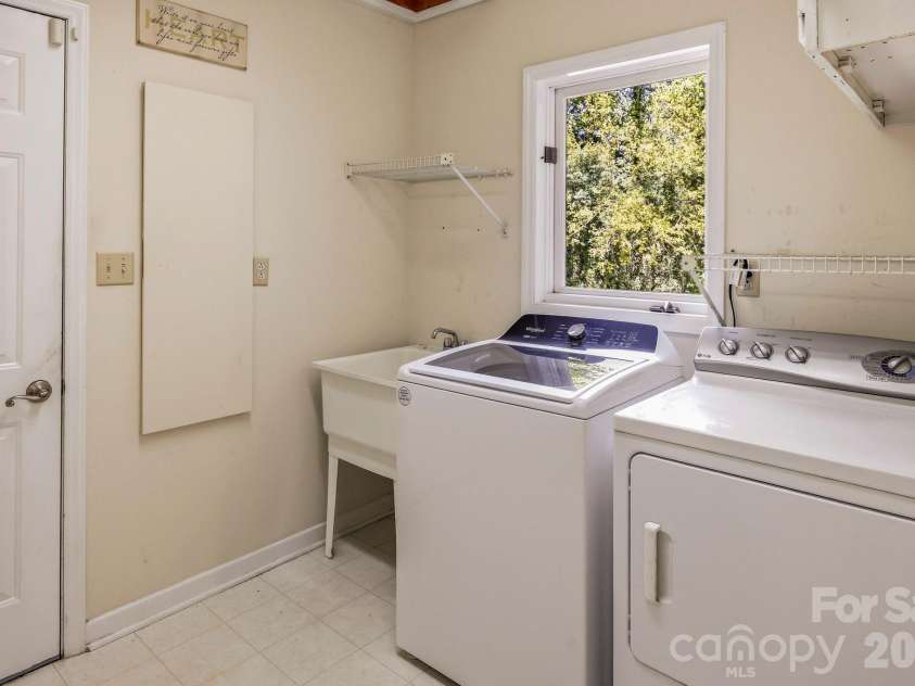 124 Moss Hill Lane, Lake Lure, NC 28746.  MLS# CAR4429625, YatesRealty ID 53837. 