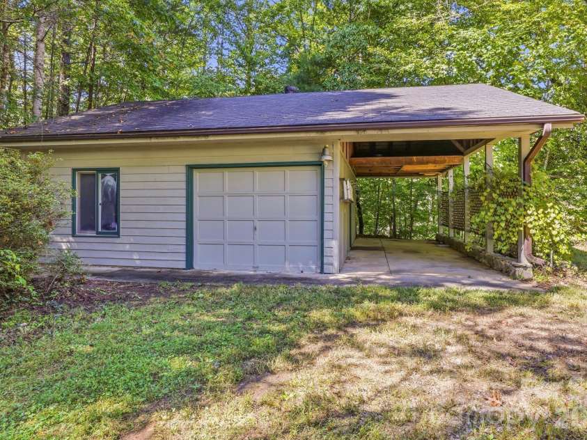 124 Moss Hill Lane, Lake Lure, NC 28746.  MLS# CAR4429625, YatesRealty ID 53837. 