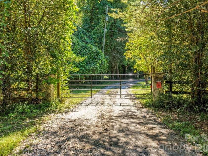 124 Moss Hill Lane, Lake Lure, NC 28746.  MLS# CAR4429625, YatesRealty ID 53837. 