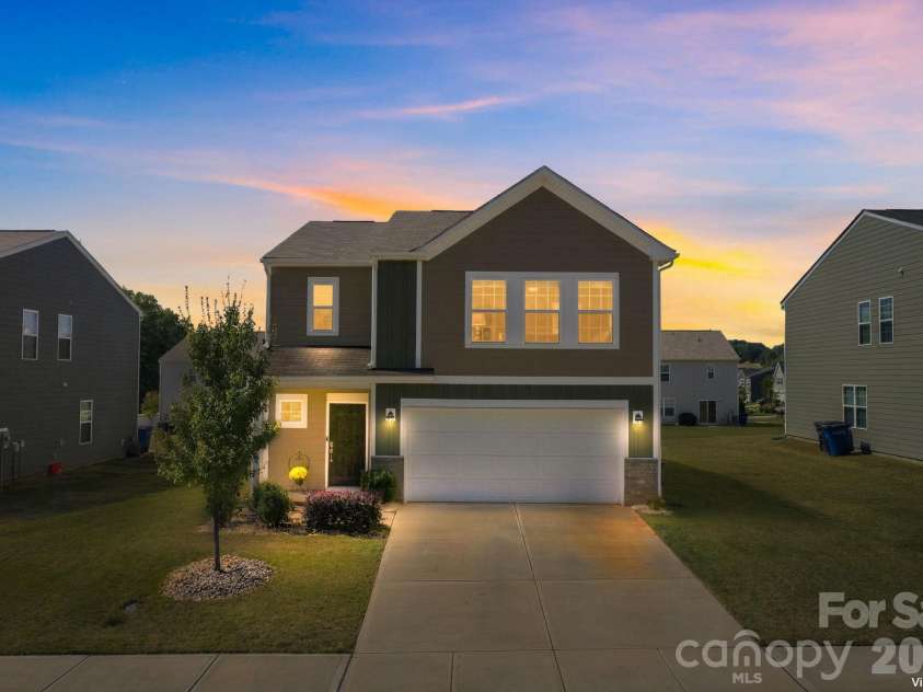 156 Hanging Rock Trail, Statesville, NC 28625.  MLS# CAR4427449, YatesRealty ID 53838. 