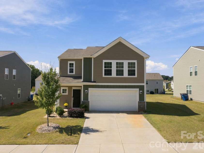156 Hanging Rock Trail, Statesville, NC 28625.  MLS# CAR4427449, YatesRealty ID 53838. 
