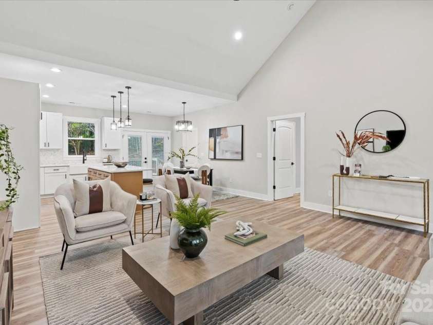 522 Waco Road, Kings Mountain, NC 28086.  MLS# CAR4309090, YatesRealty ID 5384. Living Room