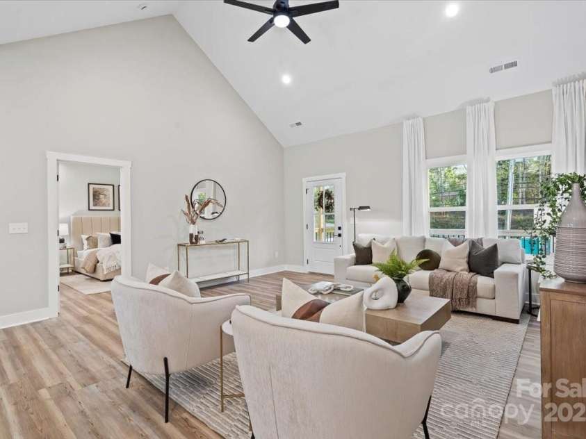 522 Waco Road, Kings Mountain, NC 28086.  MLS# CAR4309090, YatesRealty ID 5384. Living Room