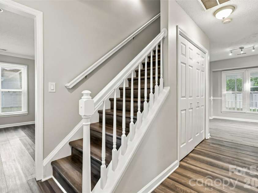 4209 Hounds Run Drive, Matthews, NC 28105.  MLS# CAR4429695, YatesRealty ID 53840. 