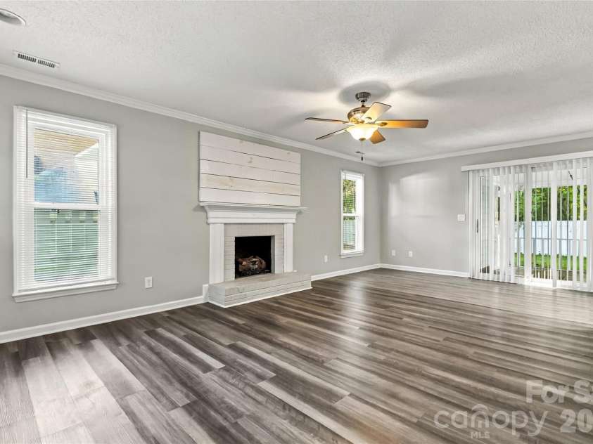4209 Hounds Run Drive, Matthews, NC 28105.  MLS# CAR4429695, YatesRealty ID 53840. 