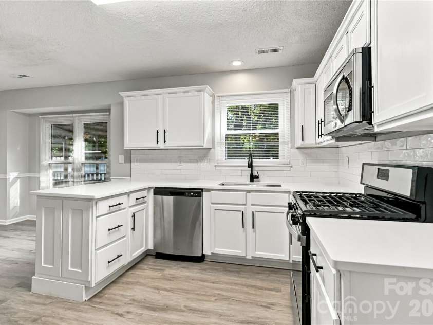 4209 Hounds Run Drive, Matthews, NC 28105.  MLS# CAR4429695, YatesRealty ID 53840. 