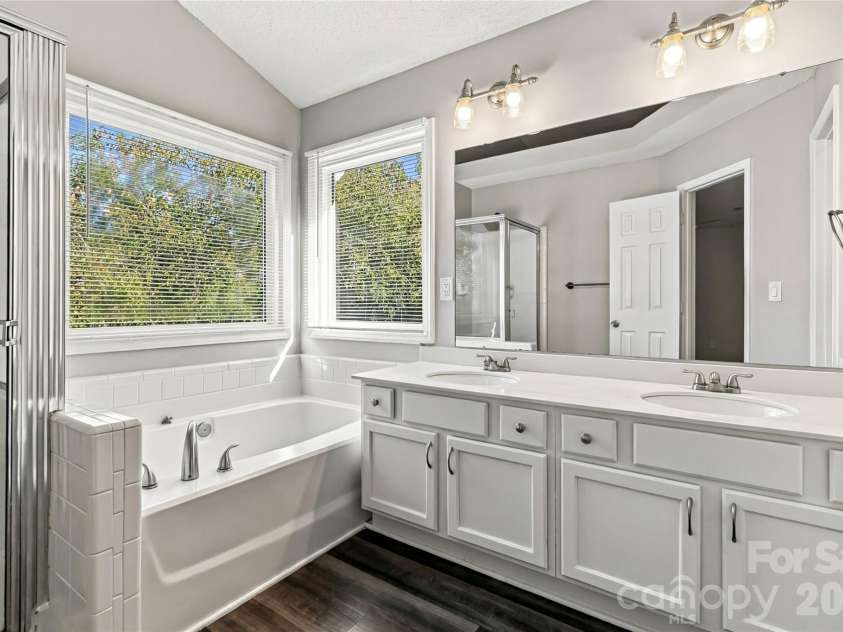 4209 Hounds Run Drive, Matthews, NC 28105.  MLS# CAR4429695, YatesRealty ID 53840. 
