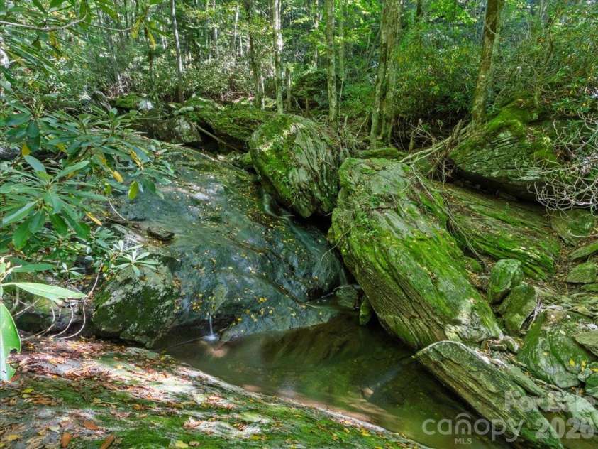 2554 Winter Star Road, Burnsville, NC 28714.  MLS# CAR4430056, YatesRealty ID 53841. 
