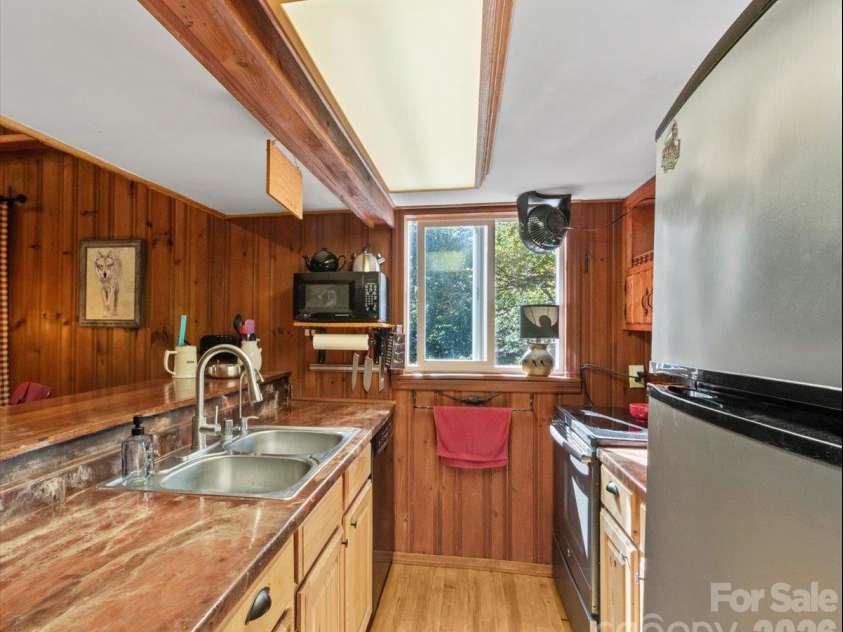 2554 Winter Star Road, Burnsville, NC 28714.  MLS# CAR4430056, YatesRealty ID 53841. 