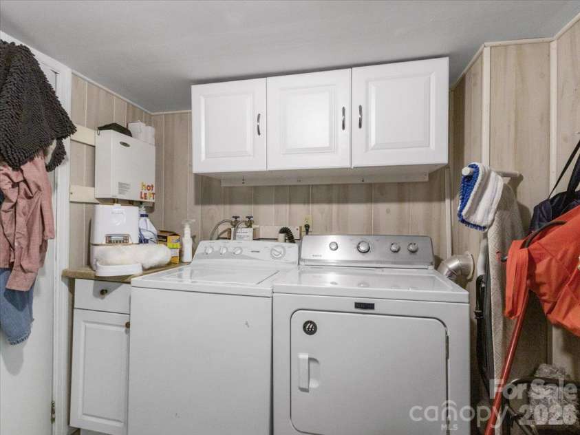 2554 Winter Star Road, Burnsville, NC 28714.  MLS# CAR4430056, YatesRealty ID 53841. 