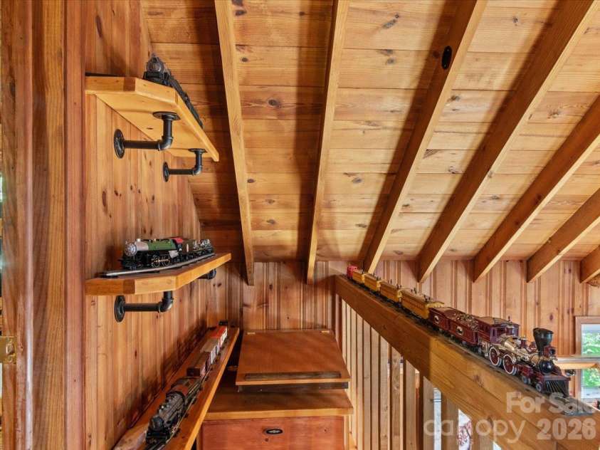 2554 Winter Star Road, Burnsville, NC 28714.  MLS# CAR4430056, YatesRealty ID 53841. 
