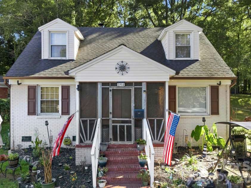 314 Fannie Circle, Charlotte, NC 28205.  MLS# CAR4429592, YatesRealty ID 53844. 