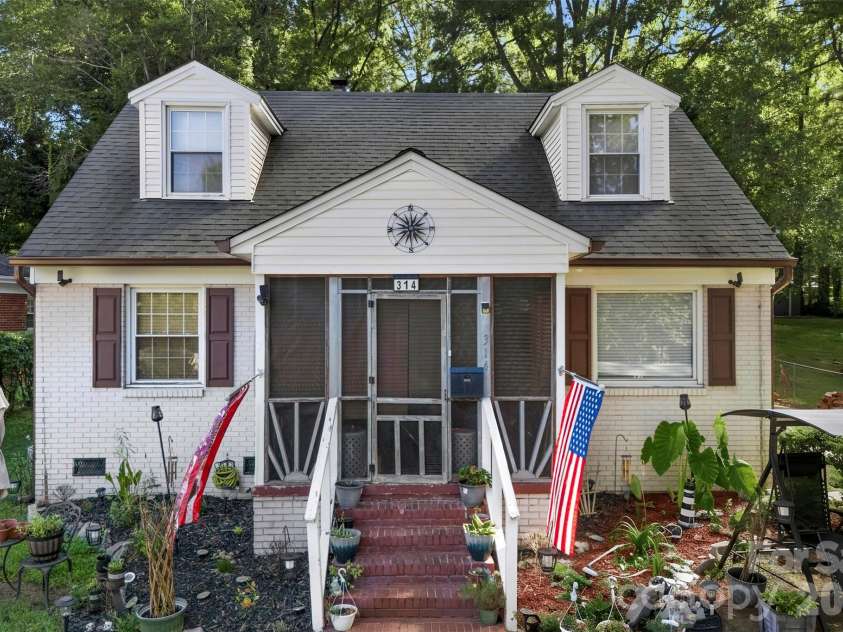 314 Fannie Circle, Charlotte, NC 28205.  MLS# CAR4429592, YatesRealty ID 53844. 