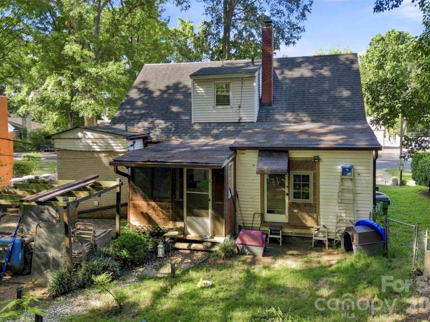 314 Fannie Circle, Charlotte, NC 28205.  MLS# CAR4429592, YatesRealty ID 53844. 