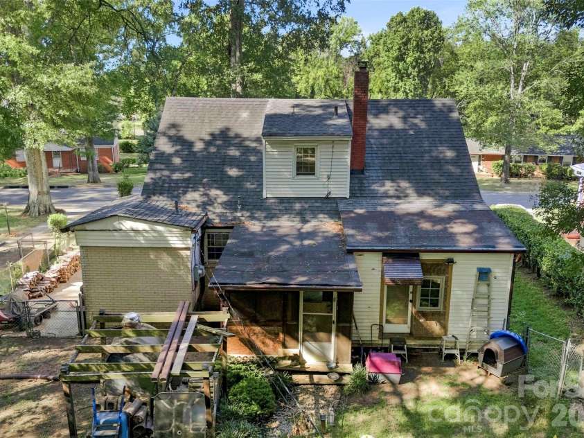 314 Fannie Circle, Charlotte, NC 28205.  MLS# CAR4429592, YatesRealty ID 53844. 