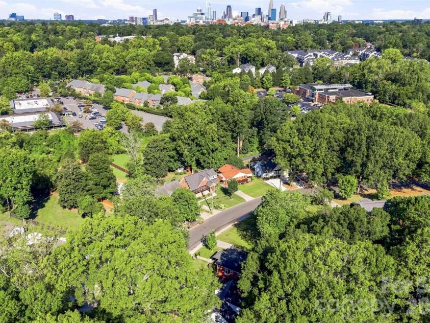 314 Fannie Circle, Charlotte, NC 28205.  MLS# CAR4429592, YatesRealty ID 53844. 