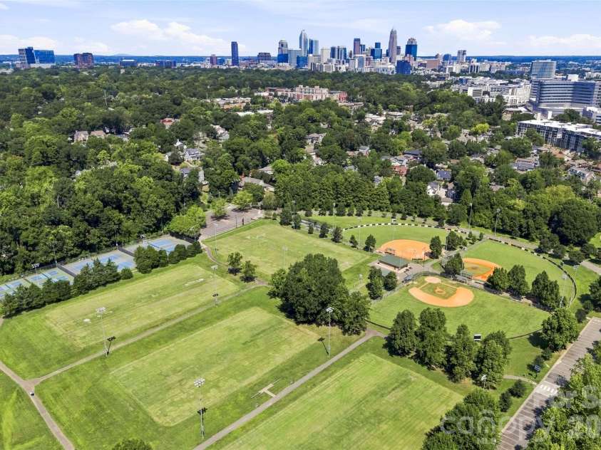 314 Fannie Circle, Charlotte, NC 28205.  MLS# CAR4429592, YatesRealty ID 53844. 