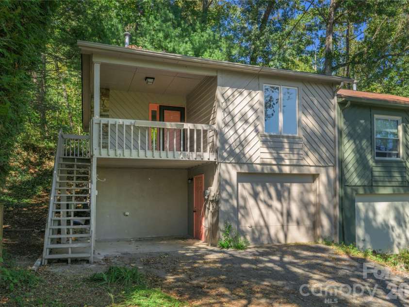 101 Fenner Avenue, Asheville, NC 28804.  MLS# CAR4402116, YatesRealty ID 53845. 