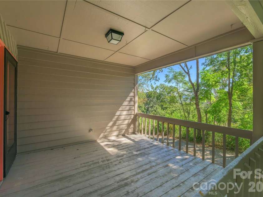 101 Fenner Avenue, Asheville, NC 28804.  MLS# CAR4402116, YatesRealty ID 53845. 