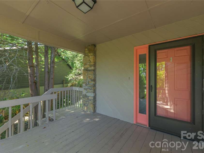 101 Fenner Avenue, Asheville, NC 28804.  MLS# CAR4402116, YatesRealty ID 53845. 
