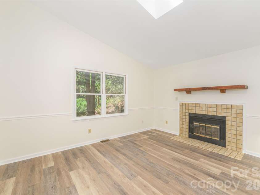101 Fenner Avenue, Asheville, NC 28804.  MLS# CAR4402116, YatesRealty ID 53845. 
