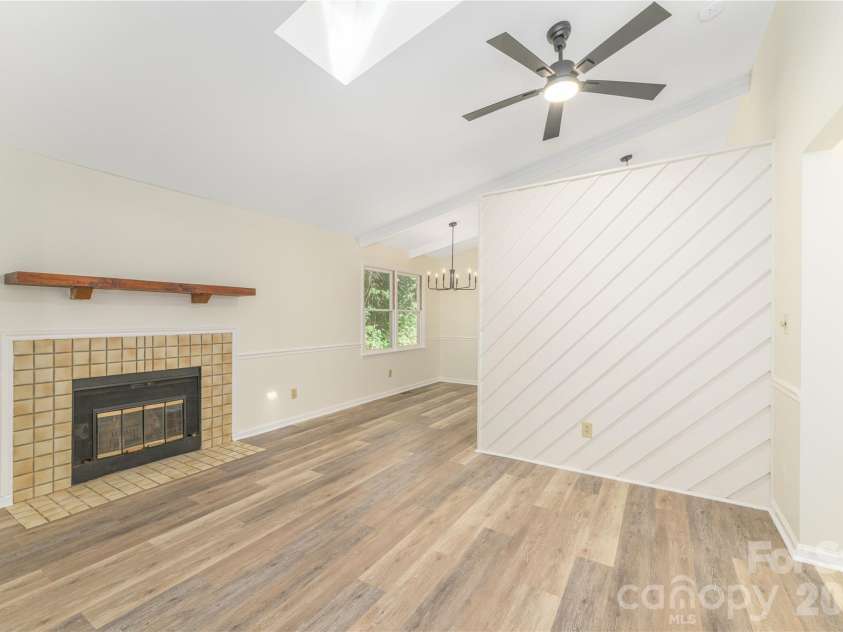 101 Fenner Avenue, Asheville, NC 28804.  MLS# CAR4402116, YatesRealty ID 53845. 