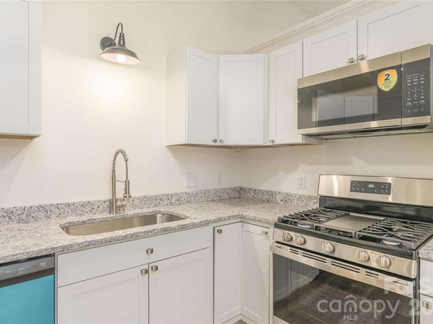 101 Fenner Avenue, Asheville, NC 28804.  MLS# CAR4402116, YatesRealty ID 53845. 