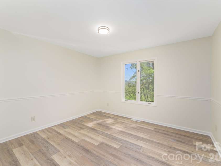 101 Fenner Avenue, Asheville, NC 28804.  MLS# CAR4402116, YatesRealty ID 53845. 