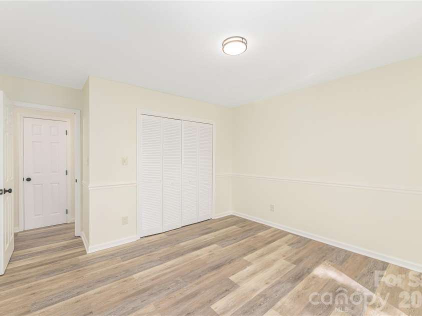 101 Fenner Avenue, Asheville, NC 28804.  MLS# CAR4402116, YatesRealty ID 53845. 