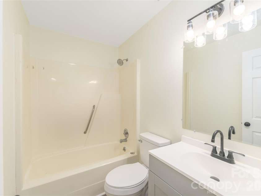 101 Fenner Avenue, Asheville, NC 28804.  MLS# CAR4402116, YatesRealty ID 53845. 