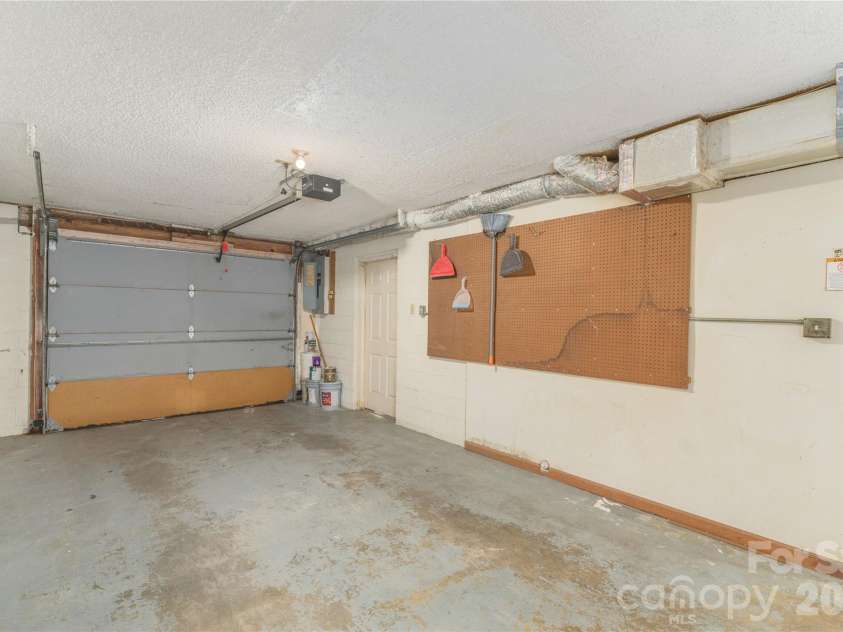 101 Fenner Avenue, Asheville, NC 28804.  MLS# CAR4402116, YatesRealty ID 53845. 