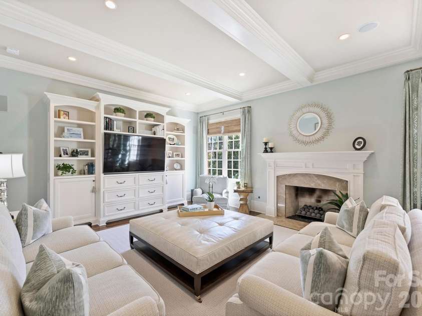 200 Huntley Place, Charlotte, NC 28207.  MLS# CAR4429607, YatesRealty ID 53846. 