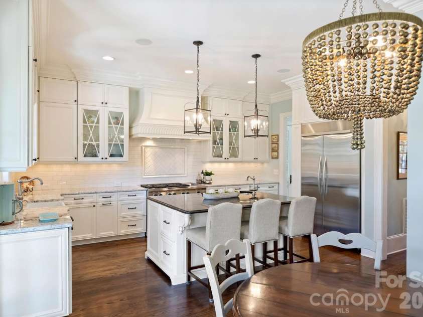200 Huntley Place, Charlotte, NC 28207.  MLS# CAR4429607, YatesRealty ID 53846. 