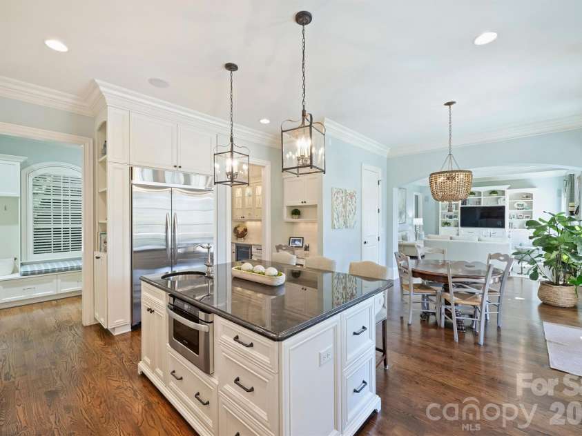 200 Huntley Place, Charlotte, NC 28207.  MLS# CAR4429607, YatesRealty ID 53846. 