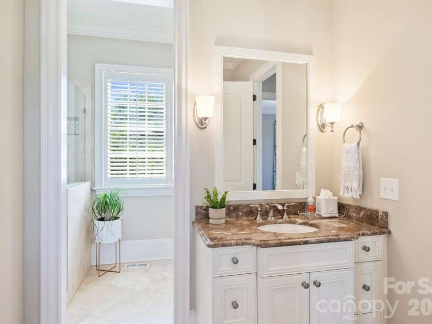 200 Huntley Place, Charlotte, NC 28207.  MLS# CAR4429607, YatesRealty ID 53846. 