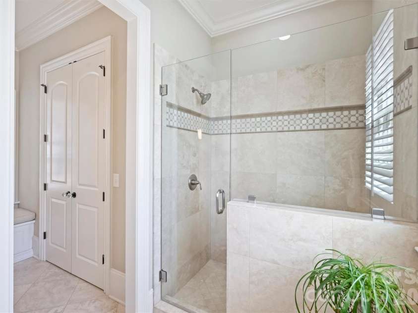 200 Huntley Place, Charlotte, NC 28207.  MLS# CAR4429607, YatesRealty ID 53846. 