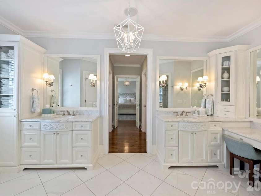 200 Huntley Place, Charlotte, NC 28207.  MLS# CAR4429607, YatesRealty ID 53846. 