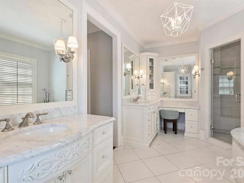 200 Huntley Place, Charlotte, NC 28207.  MLS# CAR4429607, YatesRealty ID 53846. 