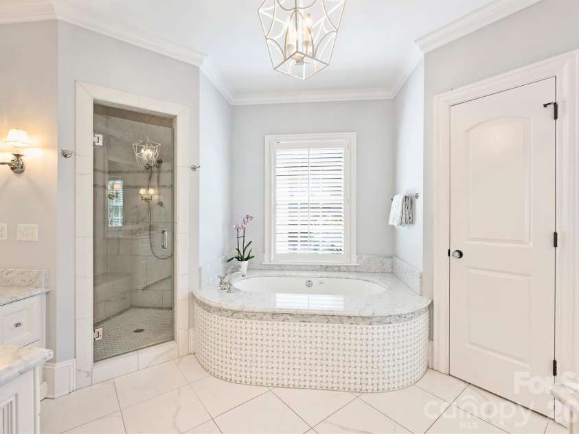 200 Huntley Place, Charlotte, NC 28207.  MLS# CAR4429607, YatesRealty ID 53846. 