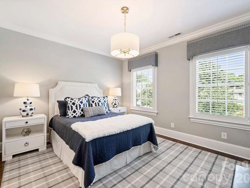 200 Huntley Place, Charlotte, NC 28207.  MLS# CAR4429607, YatesRealty ID 53846. 