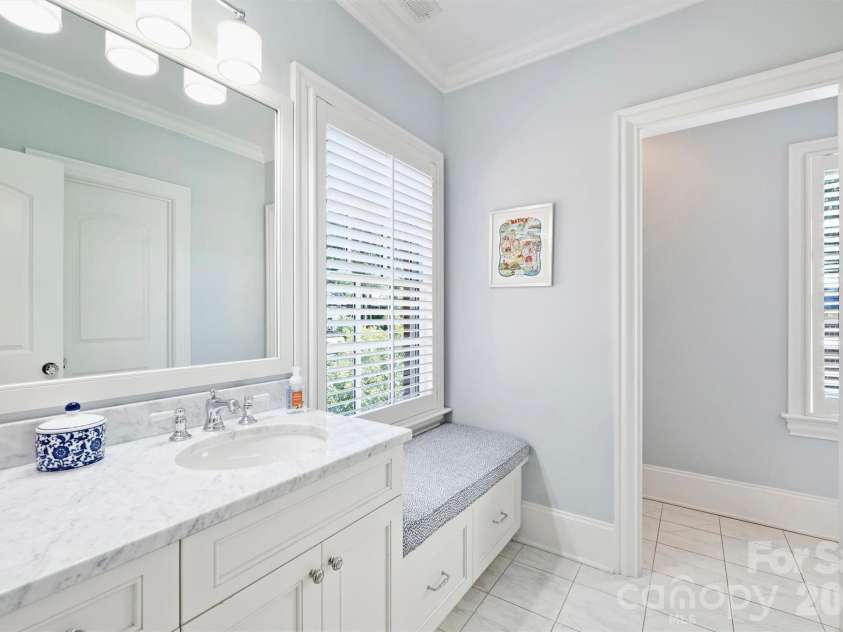 200 Huntley Place, Charlotte, NC 28207.  MLS# CAR4429607, YatesRealty ID 53846. 