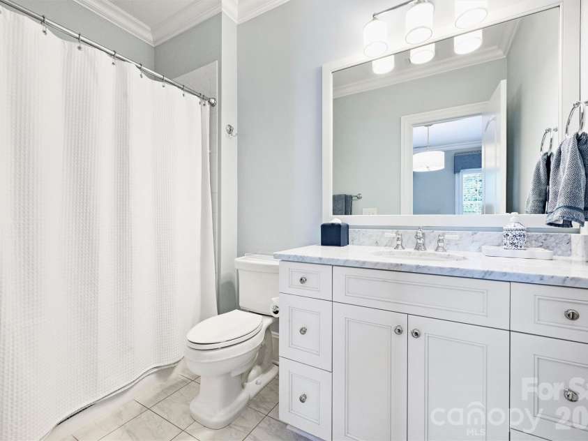 200 Huntley Place, Charlotte, NC 28207.  MLS# CAR4429607, YatesRealty ID 53846. 