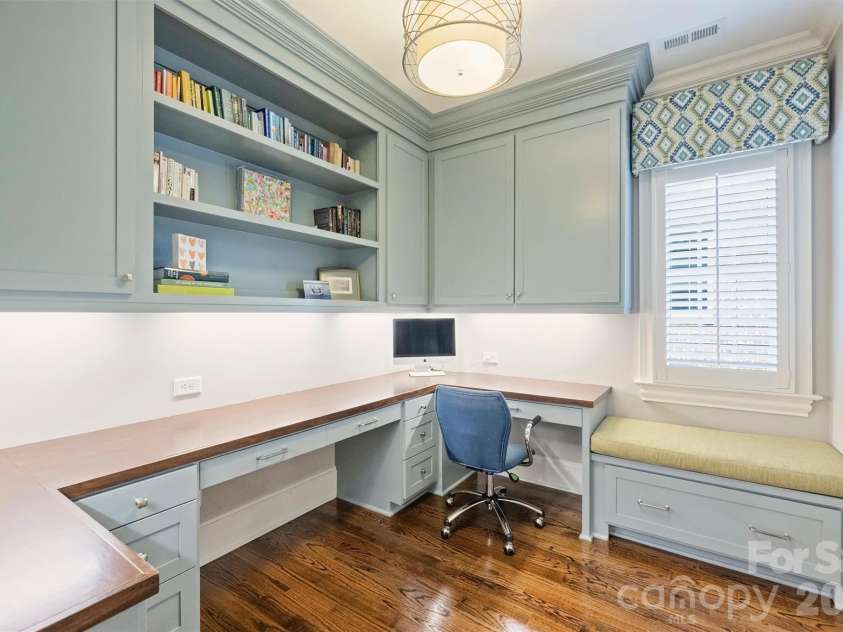 200 Huntley Place, Charlotte, NC 28207.  MLS# CAR4429607, YatesRealty ID 53846. 