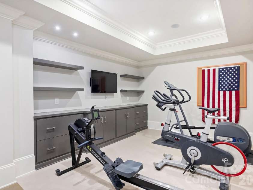 200 Huntley Place, Charlotte, NC 28207.  MLS# CAR4429607, YatesRealty ID 53846. 