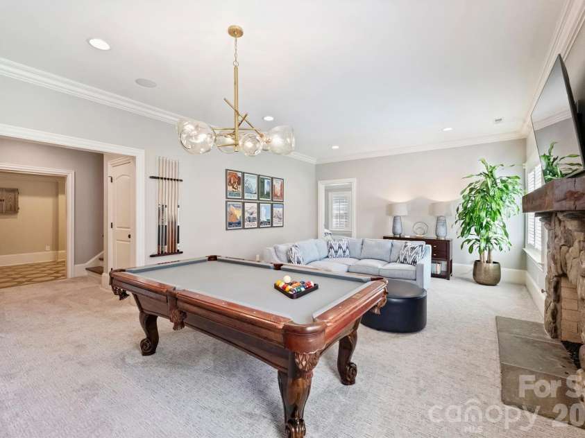 200 Huntley Place, Charlotte, NC 28207.  MLS# CAR4429607, YatesRealty ID 53846. 