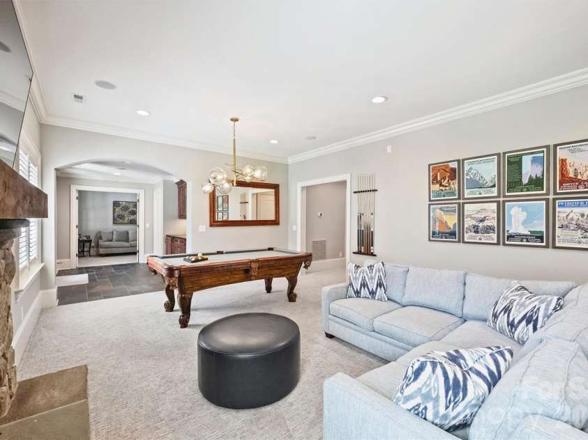 200 Huntley Place, Charlotte, NC 28207.  MLS# CAR4429607, YatesRealty ID 53846. 